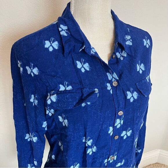 Two by Vince Camuto Button Down Top with Butterfly Design Size Medium - Picture 3 of 4